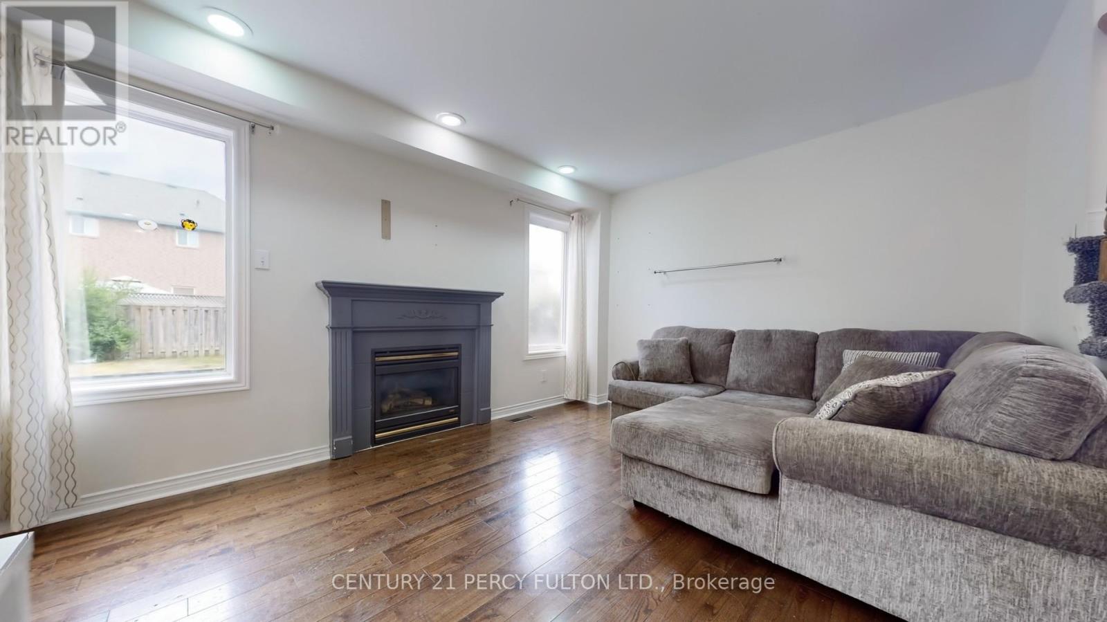 138 Tunbridge Road, Barrie (Georgian Drive), Ontario L4M 6T1 - Photo 3 - S12511402