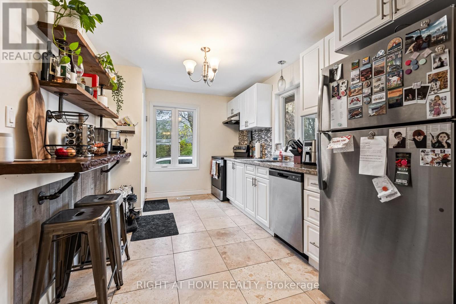 205 St Vincent Street, Barrie (Wellington), Ontario  L4M 3Z5 - Photo 14 - S12511540