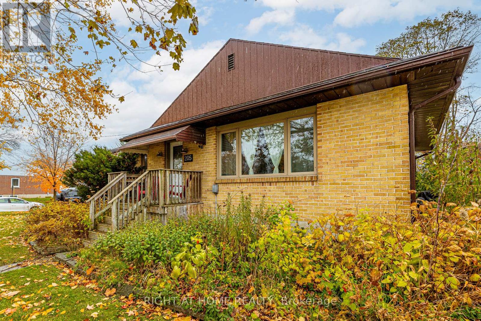 205 St Vincent Street, Barrie (Wellington), Ontario  L4M 3Z5 - Photo 4 - S12511540