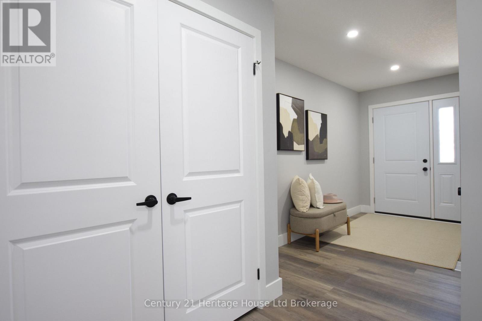 303 Simcoe Street, Woodstock (Woodstock - South), Ontario  N4S 1J1 - Photo 3 - X12511692