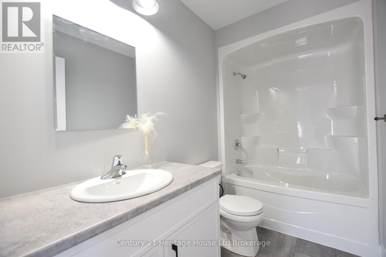 303 Simcoe Street, Woodstock (Woodstock - South), Ontario  N4S 1J1 - Photo 36 - X12511692