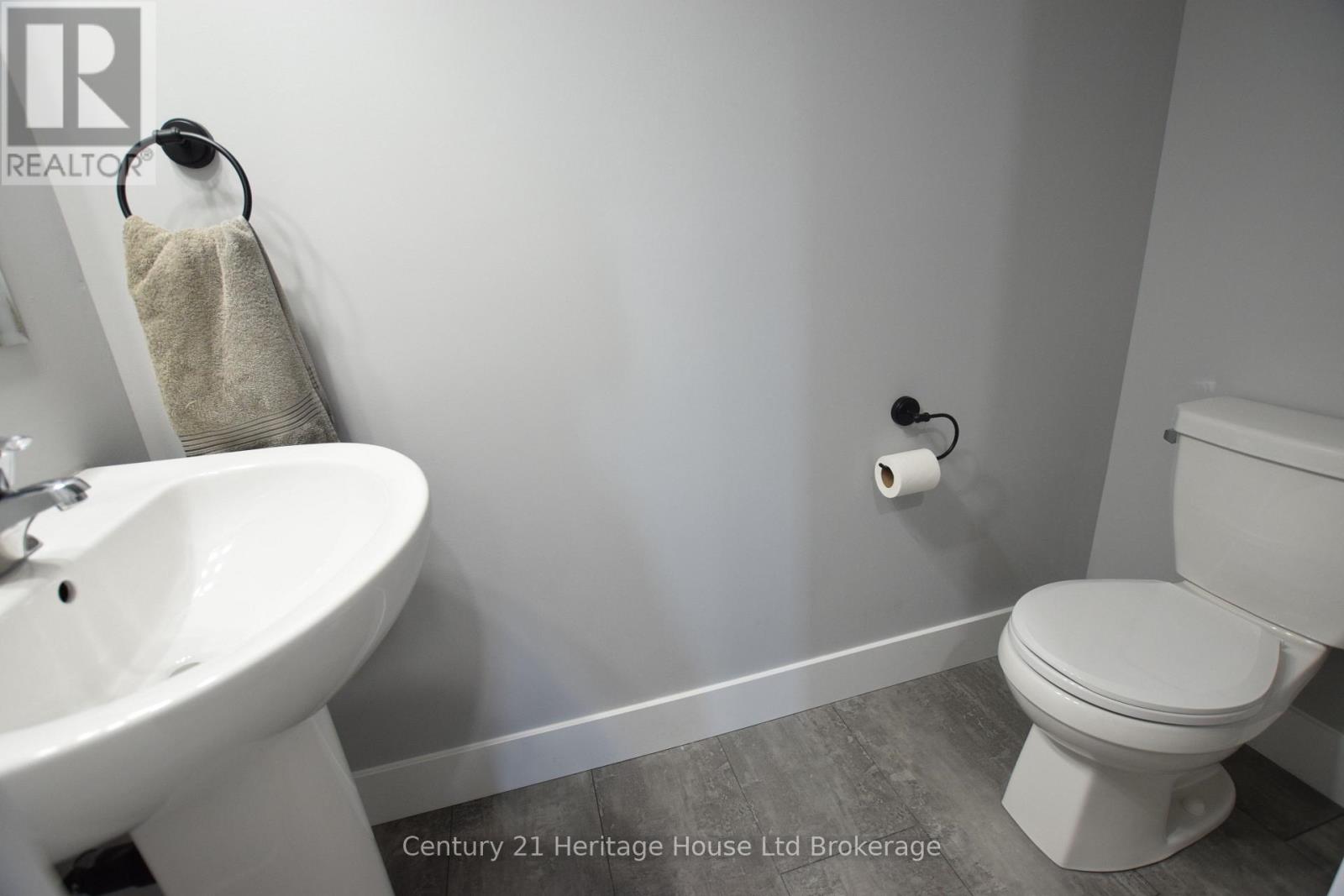 303 Simcoe Street, Woodstock (Woodstock - South), Ontario  N4S 1J1 - Photo 4 - X12511692