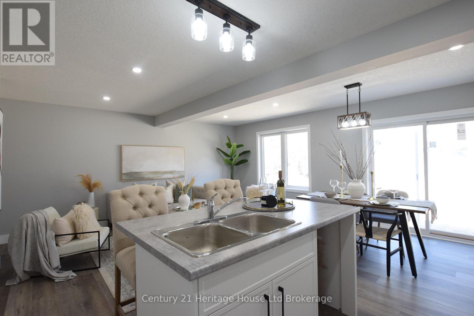 305 Simcoe Street, Woodstock (Woodstock - South), Ontario  N4S 1J1 - Photo 11 - X12511696