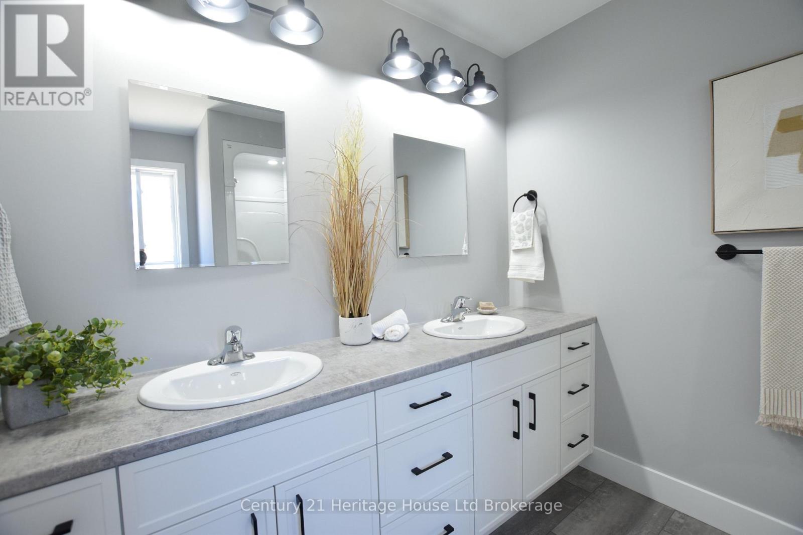 305 Simcoe Street, Woodstock (Woodstock - South), Ontario  N4S 1J1 - Photo 25 - X12511696