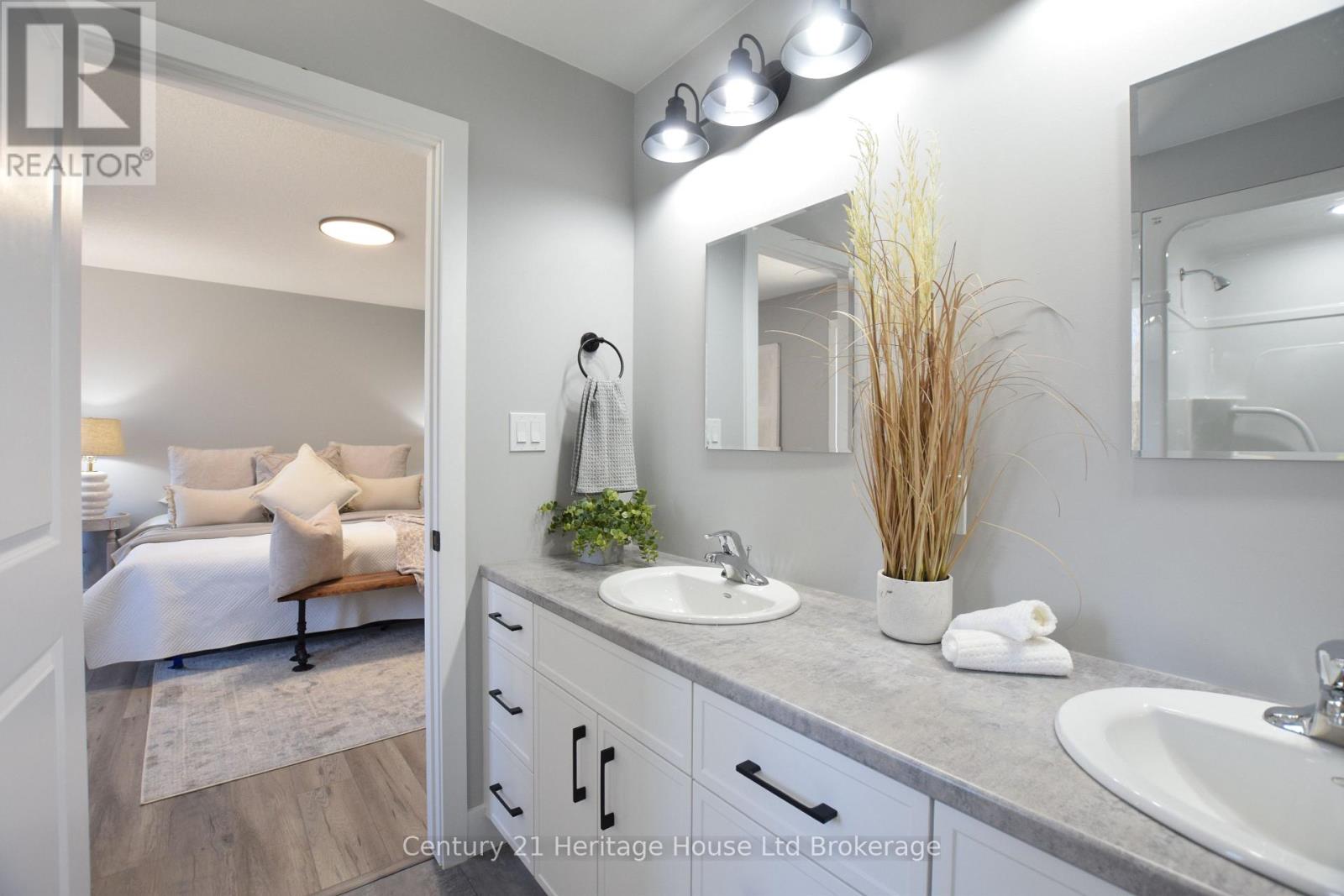 305 Simcoe Street, Woodstock (Woodstock - South), Ontario  N4S 1J1 - Photo 28 - X12511696