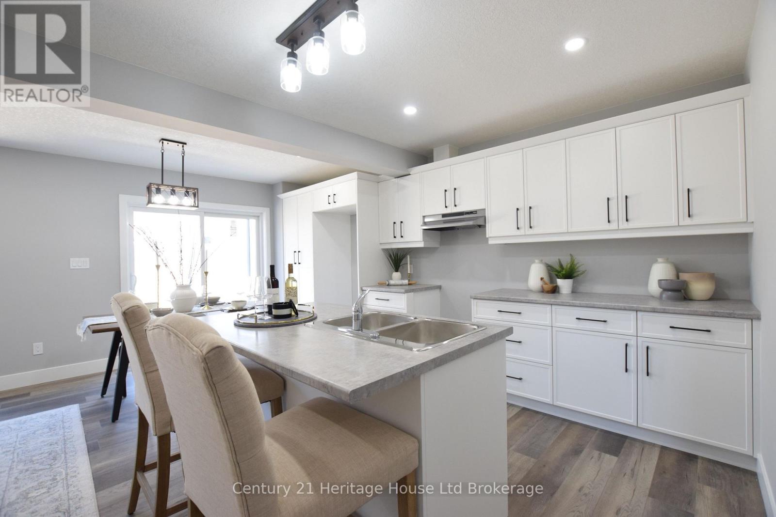 305 Simcoe Street, Woodstock (Woodstock - South), Ontario  N4S 1J1 - Photo 8 - X12511696