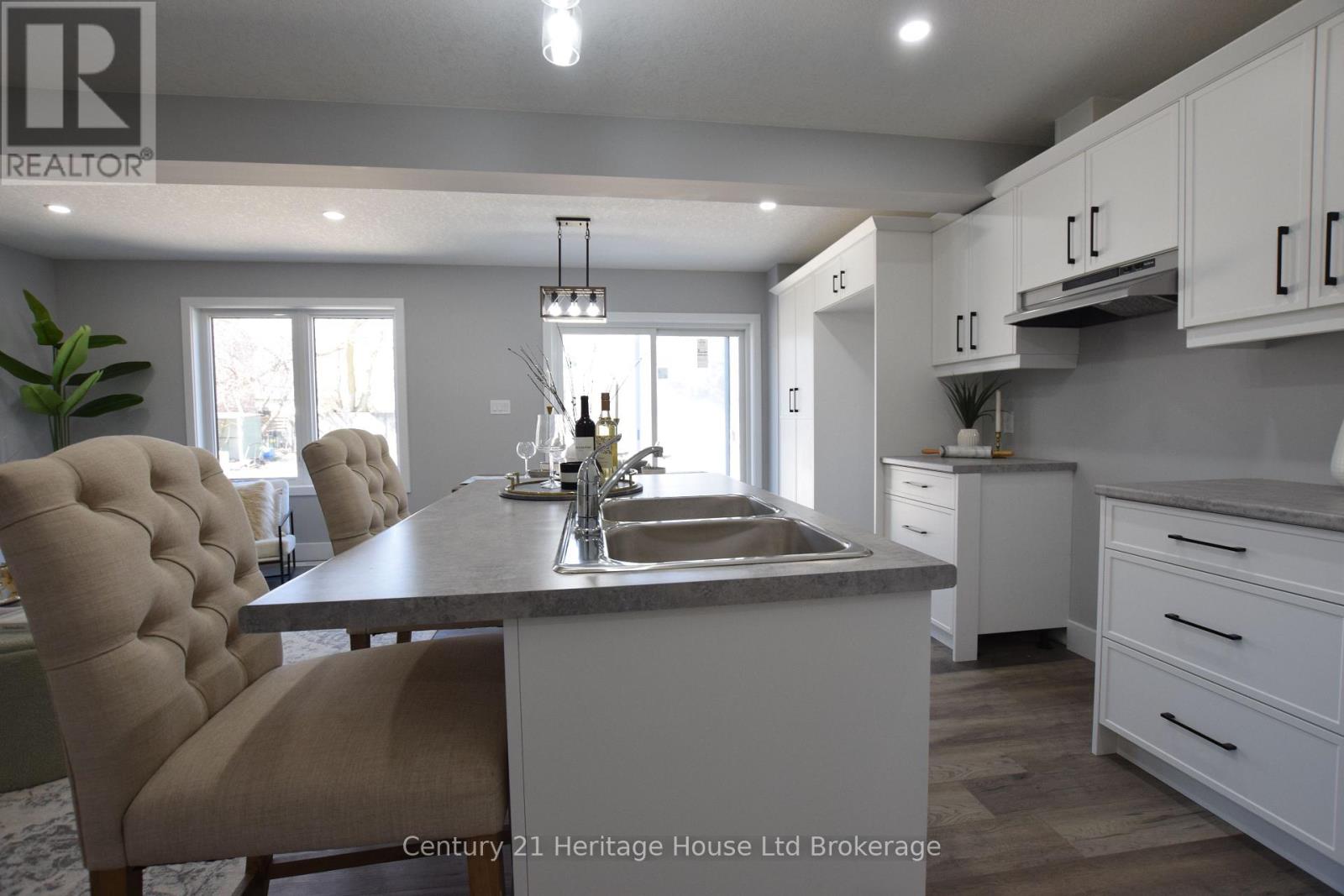 305 Simcoe Street, Woodstock (Woodstock - South), Ontario  N4S 1J1 - Photo 9 - X12511696