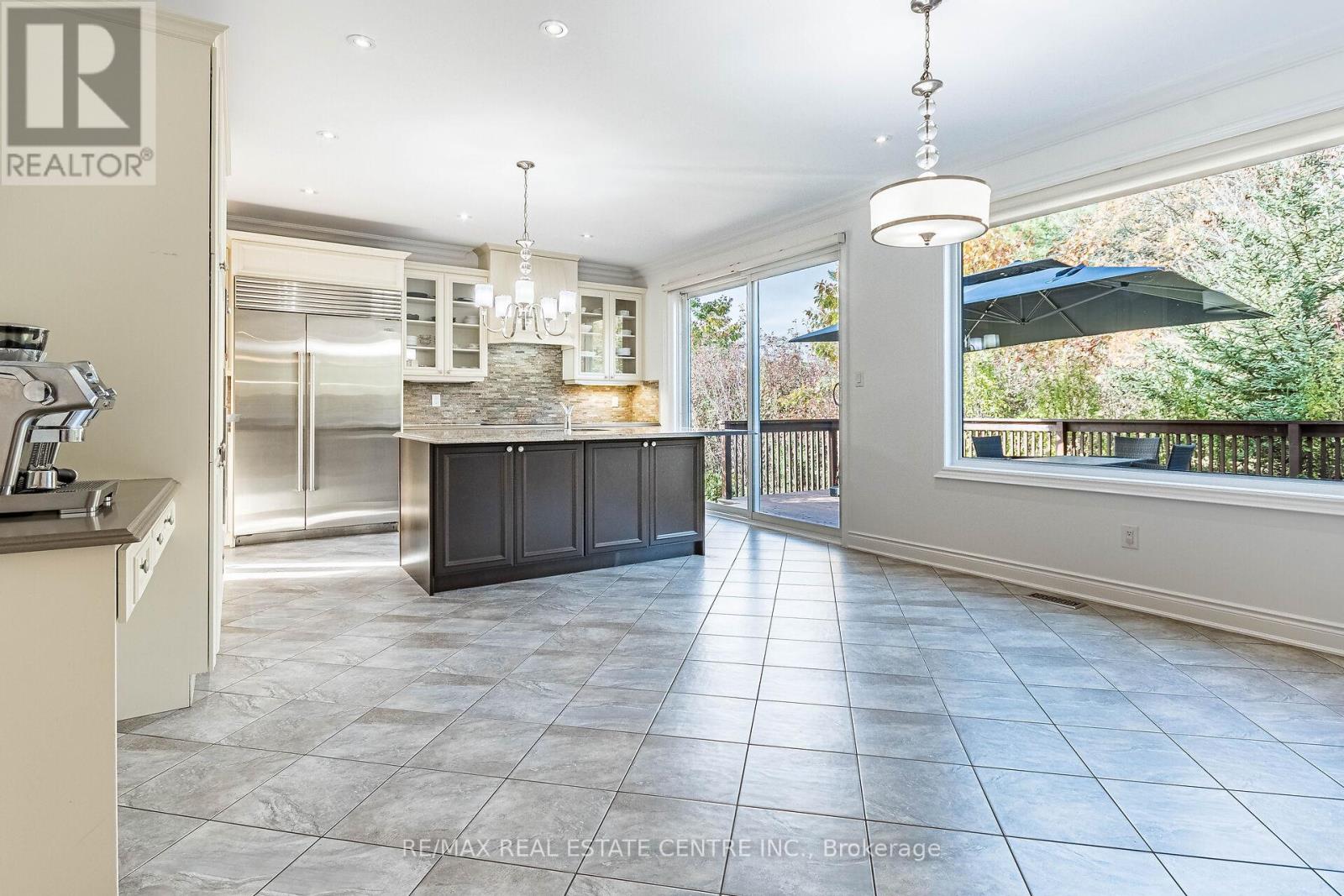 931 Syndenham Lane, Milton, Ontario L9T 8J4 - Photo 11 - W12511342