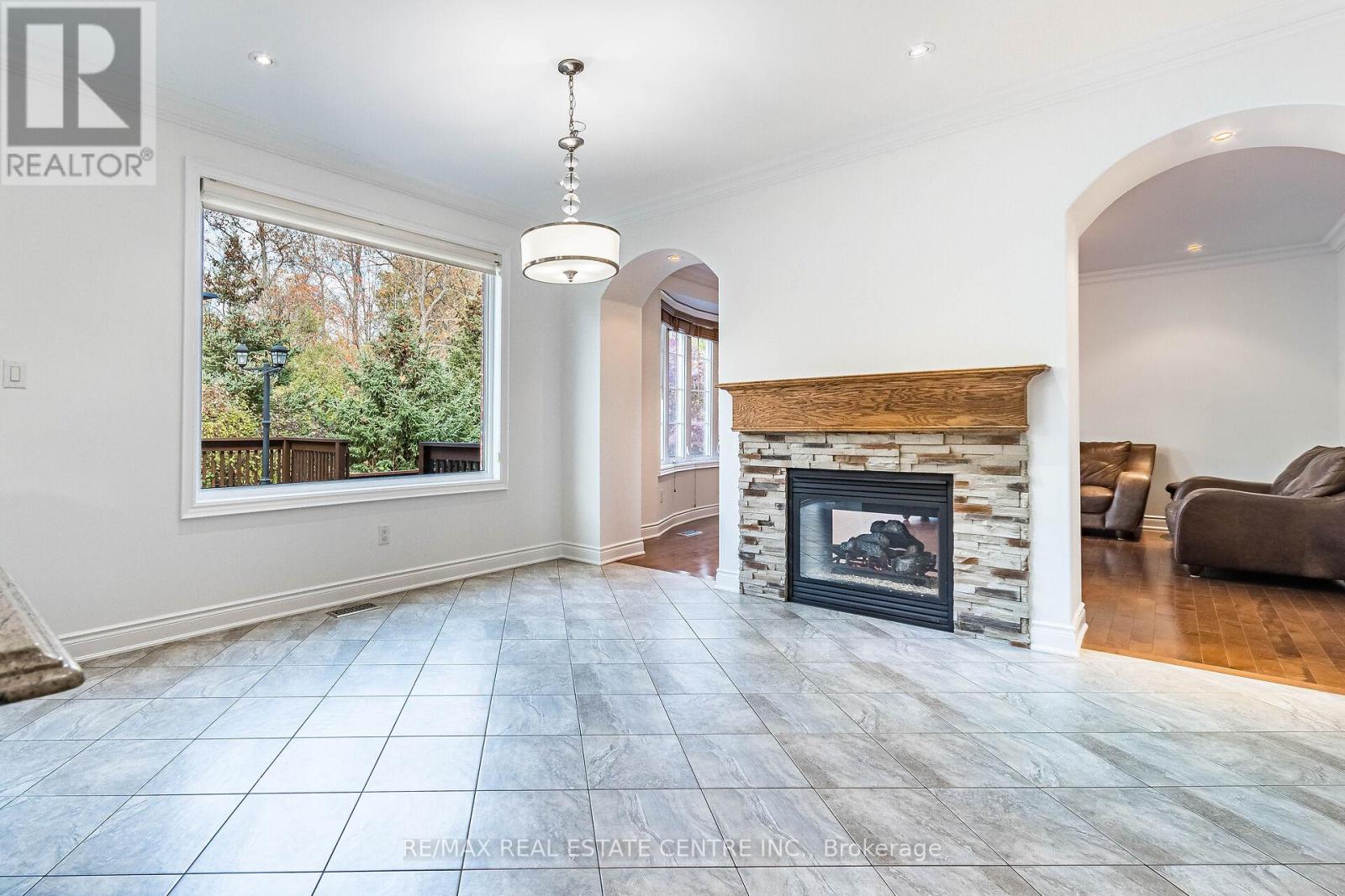 931 Syndenham Lane, Milton, Ontario L9T 8J4 - Photo 13 - W12511342