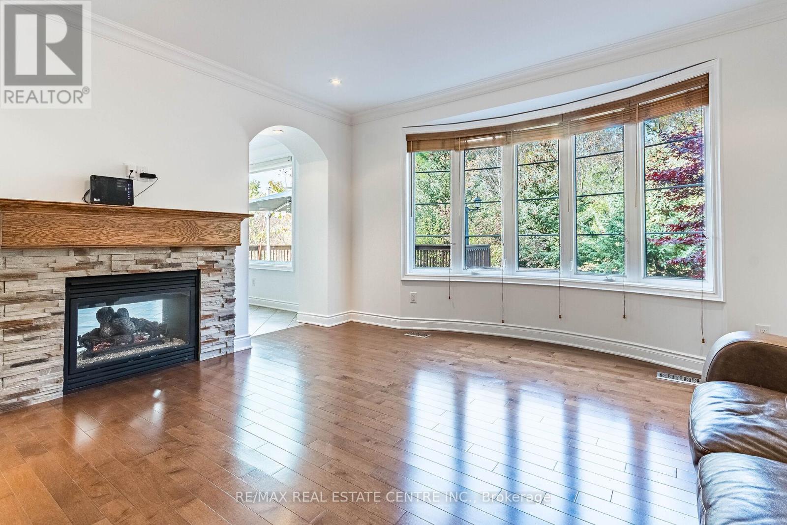 931 Syndenham Lane, Milton, Ontario L9T 8J4 - Photo 15 - W12511342