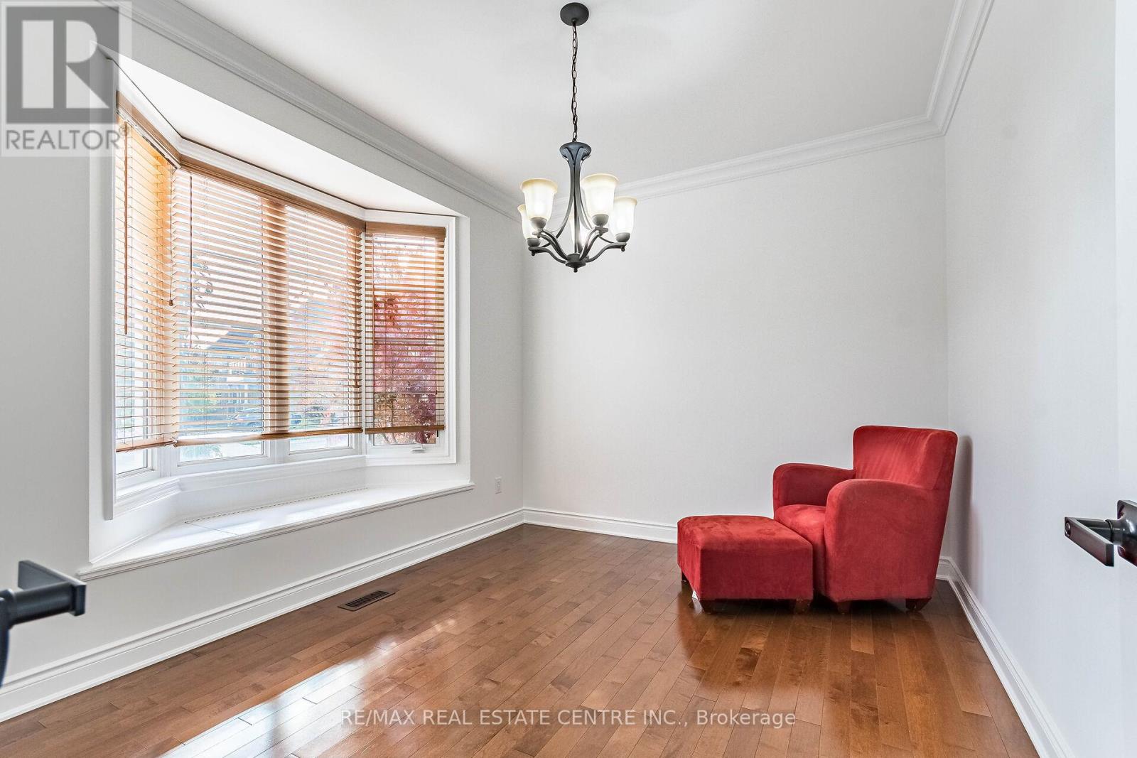 931 Syndenham Lane, Milton, Ontario L9T 8J4 - Photo 18 - W12511342