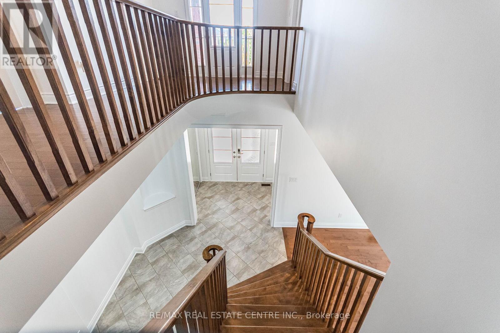 931 Syndenham Lane, Milton, Ontario L9T 8J4 - Photo 20 - W12511342