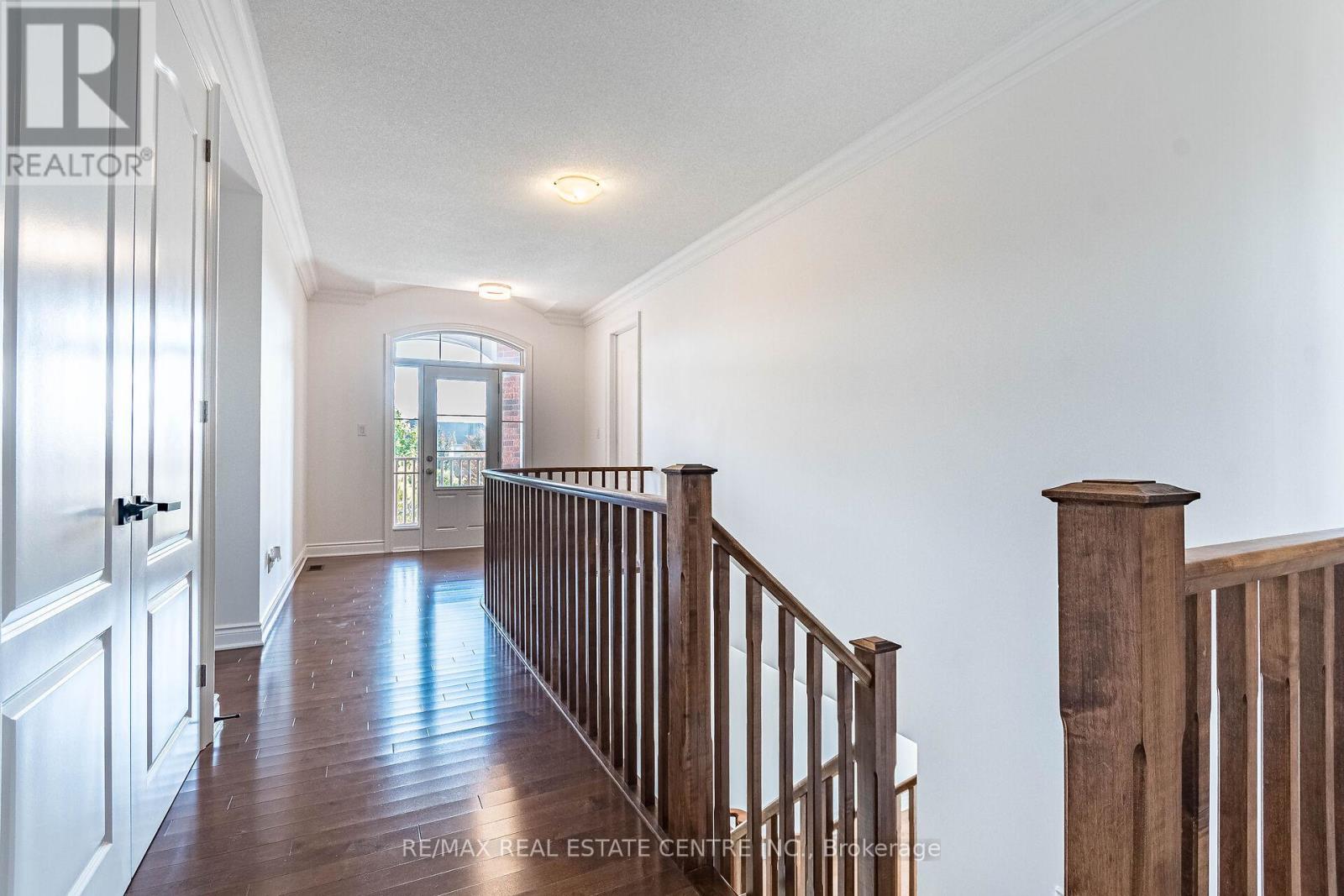 931 Syndenham Lane, Milton, Ontario L9T 8J4 - Photo 21 - W12511342