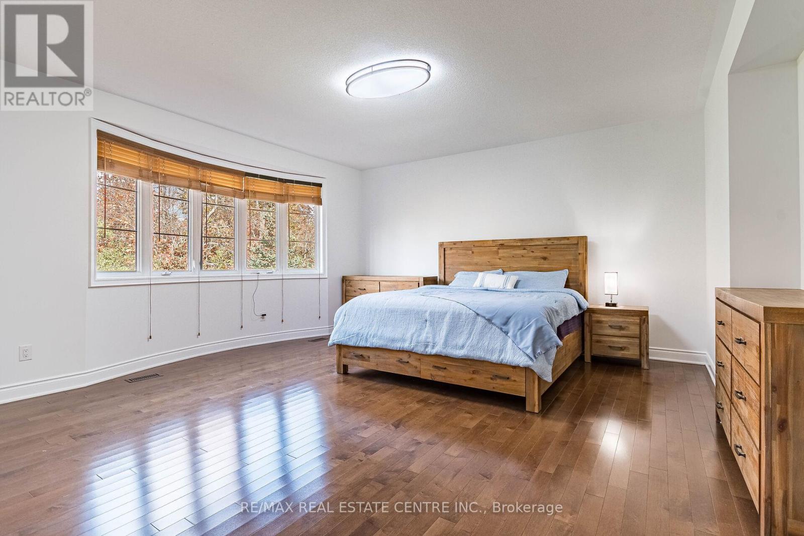 931 Syndenham Lane, Milton, Ontario L9T 8J4 - Photo 23 - W12511342