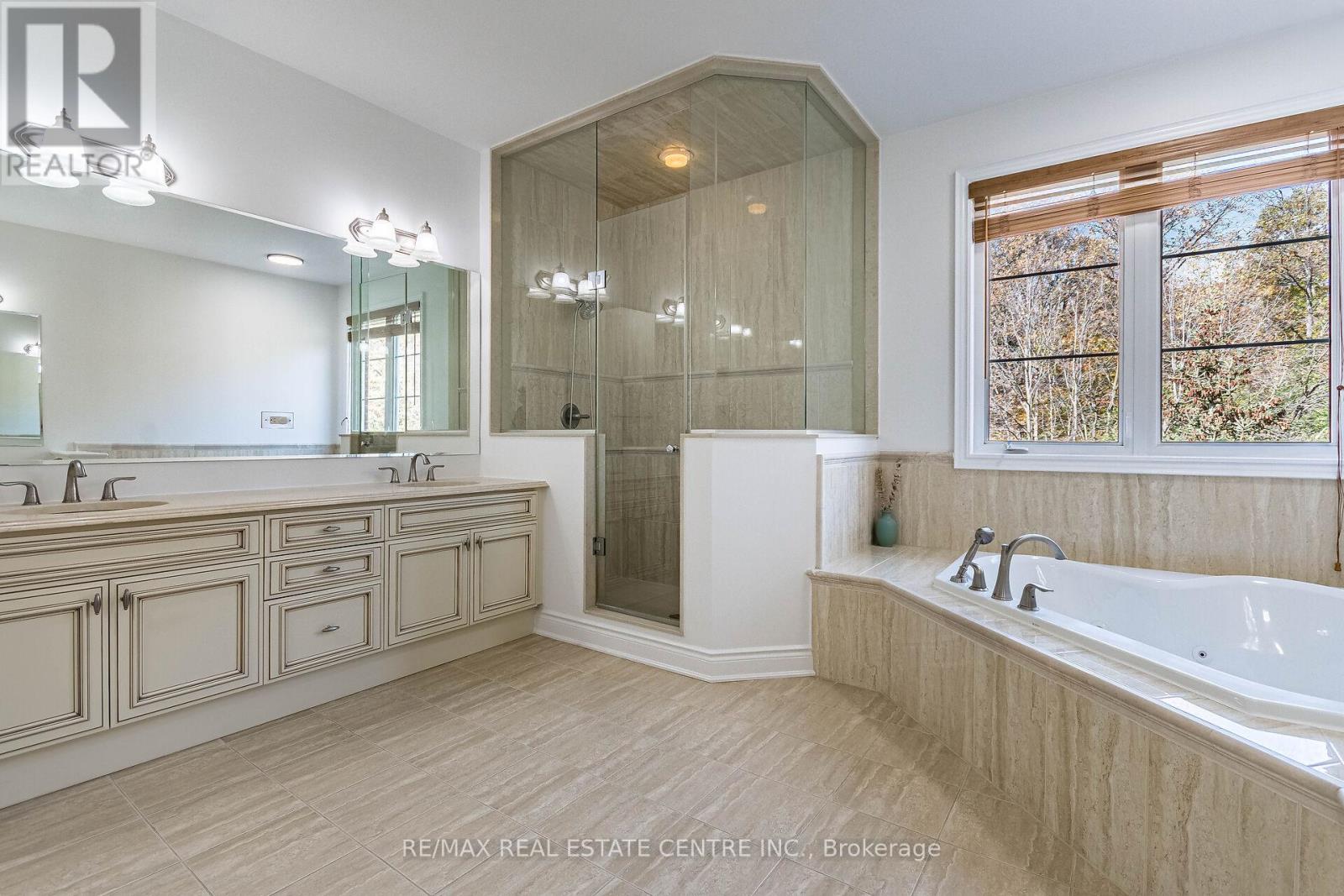 931 Syndenham Lane, Milton, Ontario L9T 8J4 - Photo 26 - W12511342