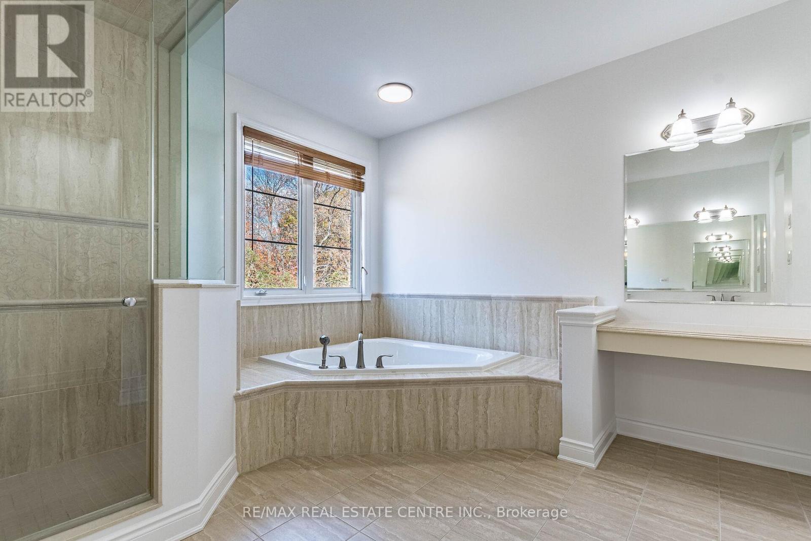 931 Syndenham Lane, Milton, Ontario L9T 8J4 - Photo 27 - W12511342