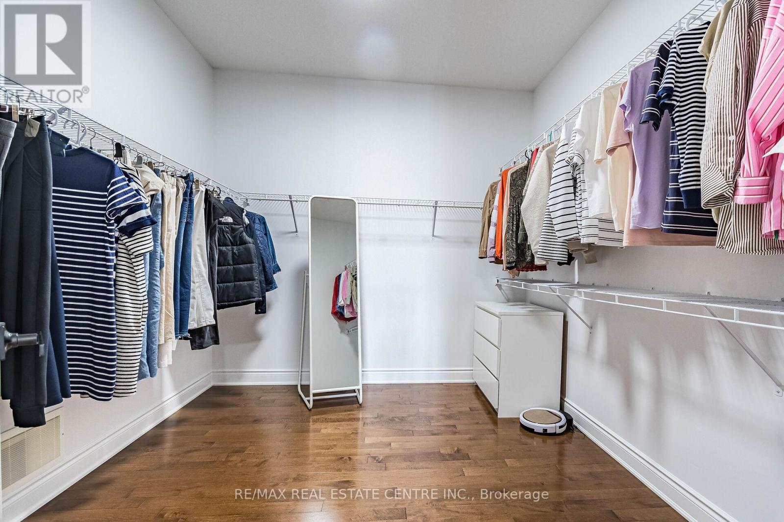 931 Syndenham Lane, Milton, Ontario L9T 8J4 - Photo 30 - W12511342