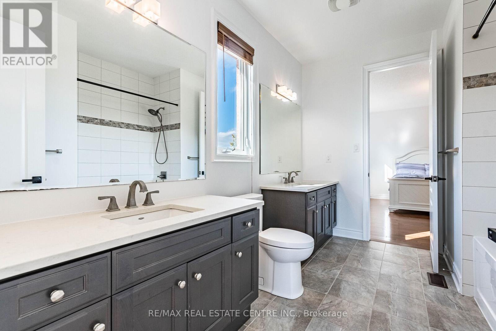 931 Syndenham Lane, Milton, Ontario L9T 8J4 - Photo 33 - W12511342