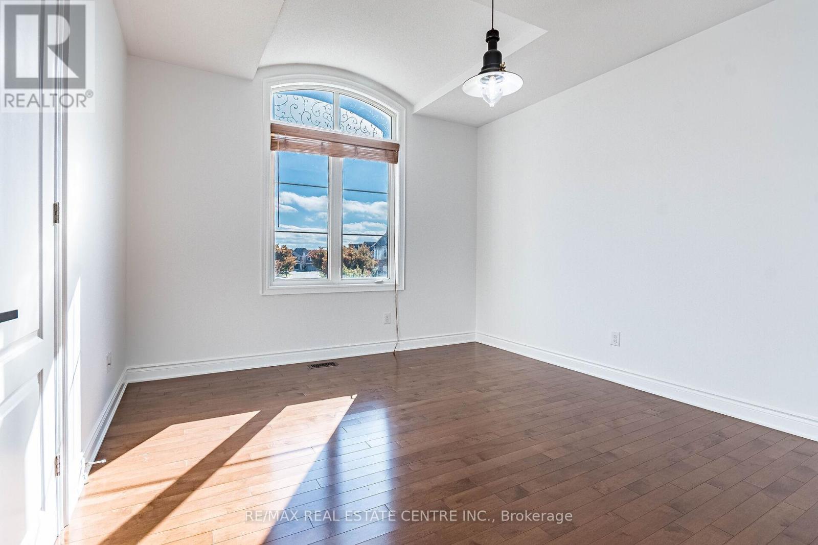 931 Syndenham Lane, Milton, Ontario L9T 8J4 - Photo 35 - W12511342