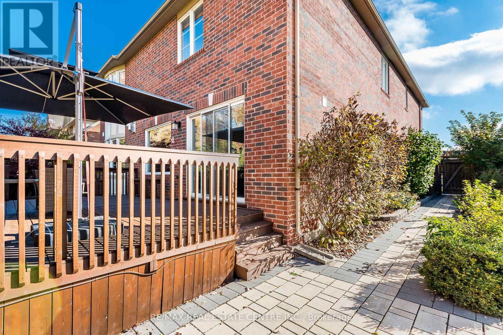 931 Syndenham Lane, Milton, Ontario L9T 8J4 - Photo 48 - W12511342