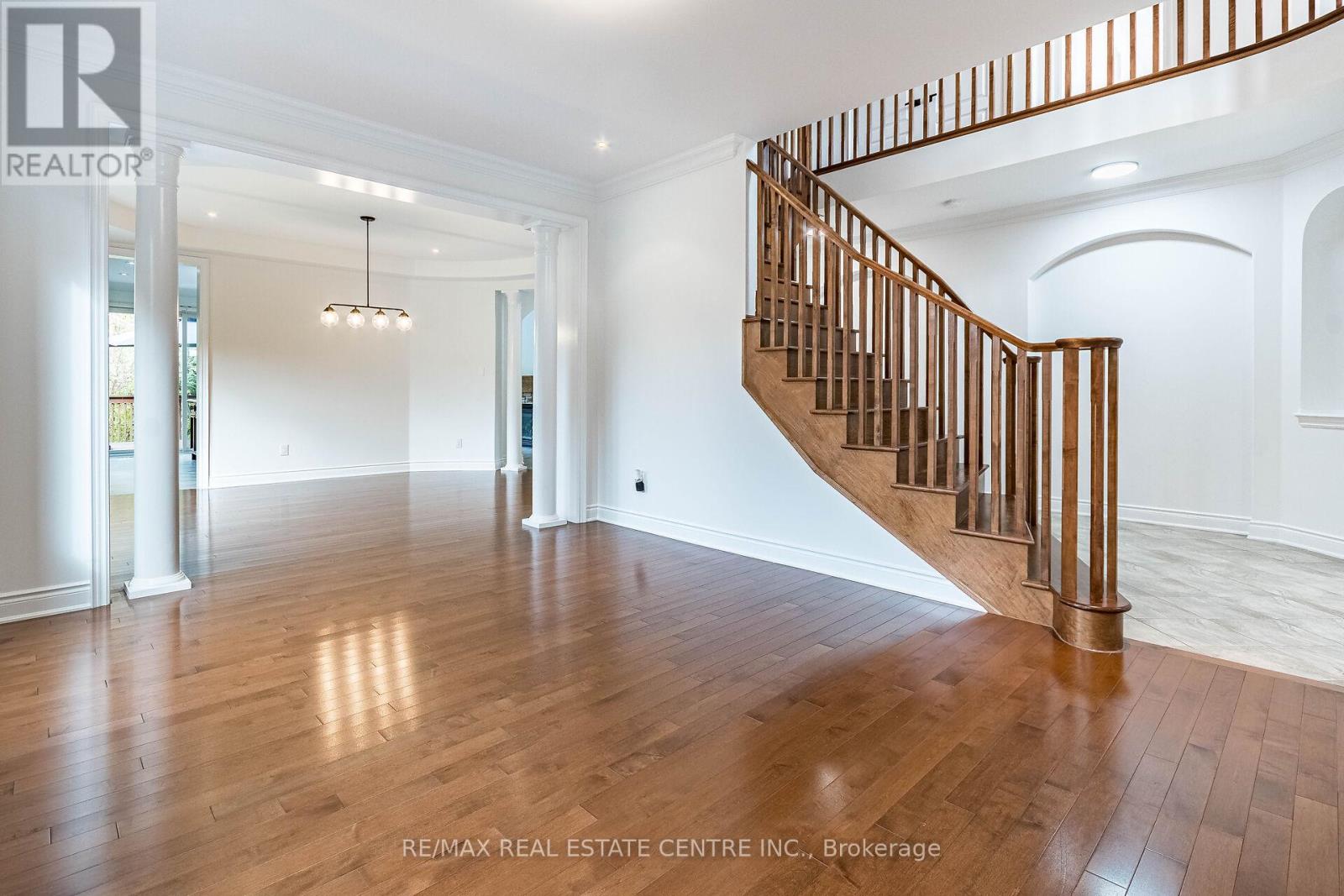 931 Syndenham Lane, Milton, Ontario L9T 8J4 - Photo 6 - W12511342