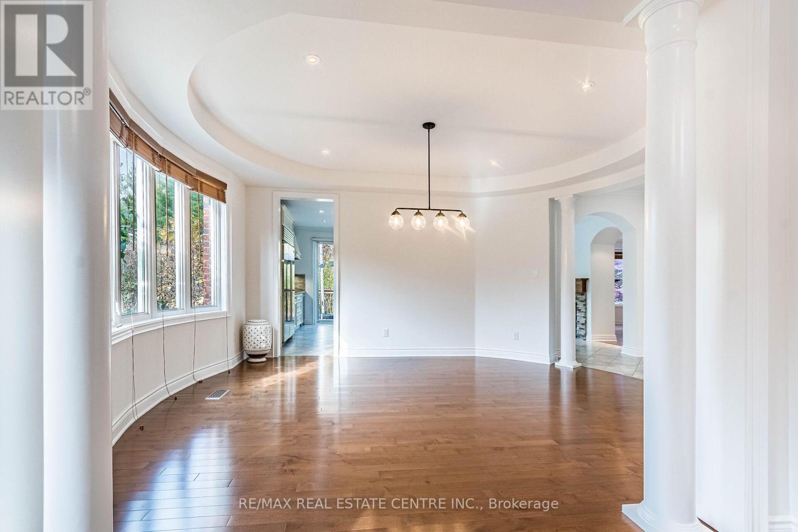 931 Syndenham Lane, Milton, Ontario L9T 8J4 - Photo 7 - W12511342