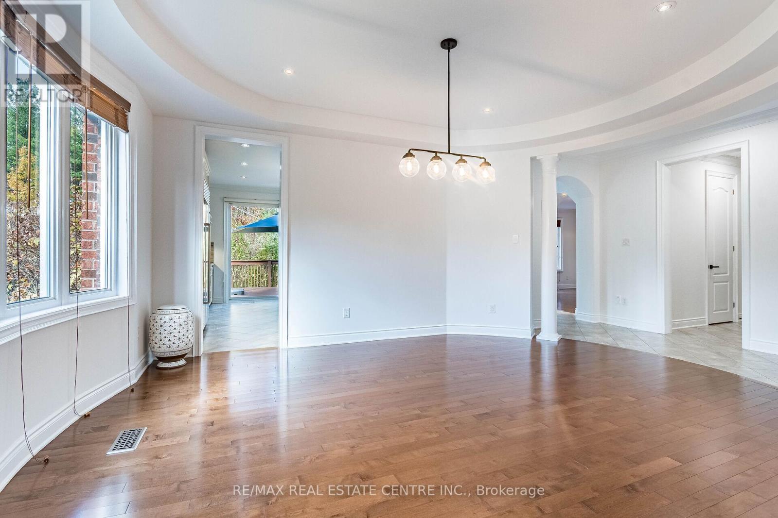 931 Syndenham Lane, Milton, Ontario L9T 8J4 - Photo 8 - W12511342