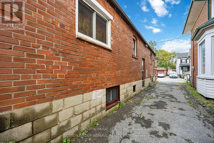 8 Cobalt Street, Toronto, Ontario M6M 2K2 - Photo 6 - W12511368