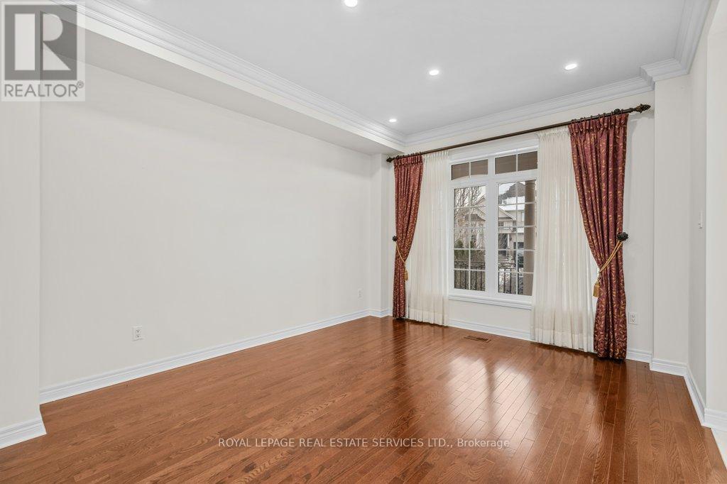 1387 Ferncrest Road, Oakville, Ontario L6H 7W2 - Photo 4 - W12511404