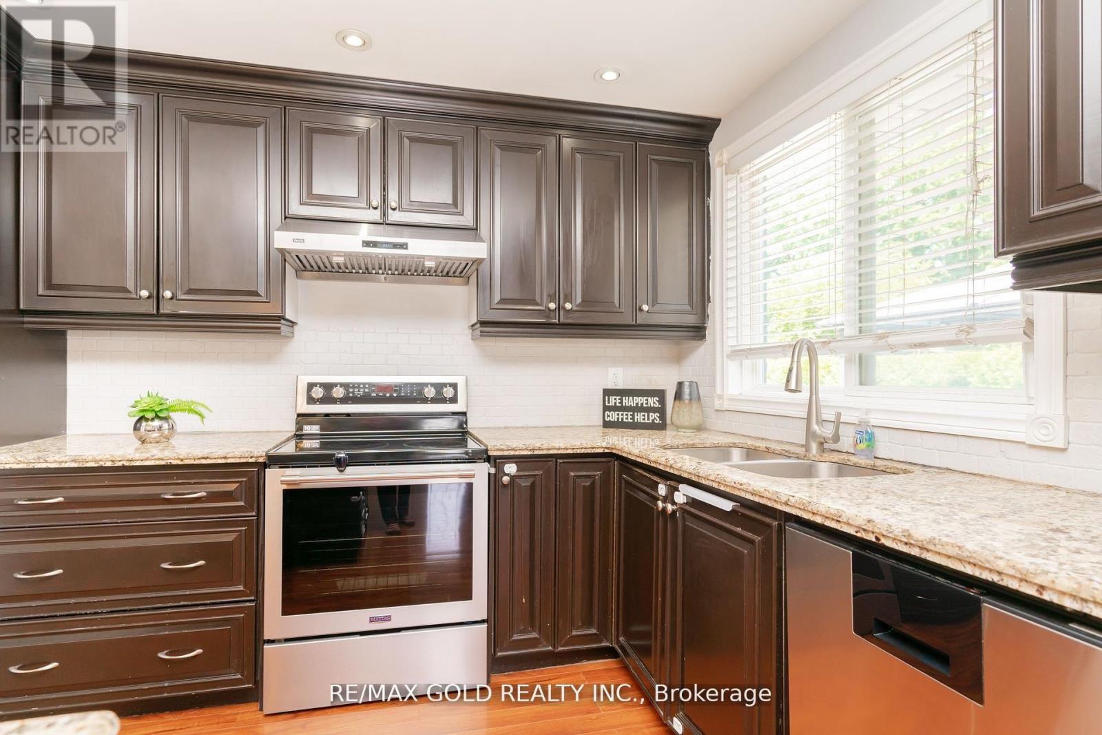 10 Brookdale Crescent, Brampton, Ontario  L6T 1M7 - Photo 11 - W12511436