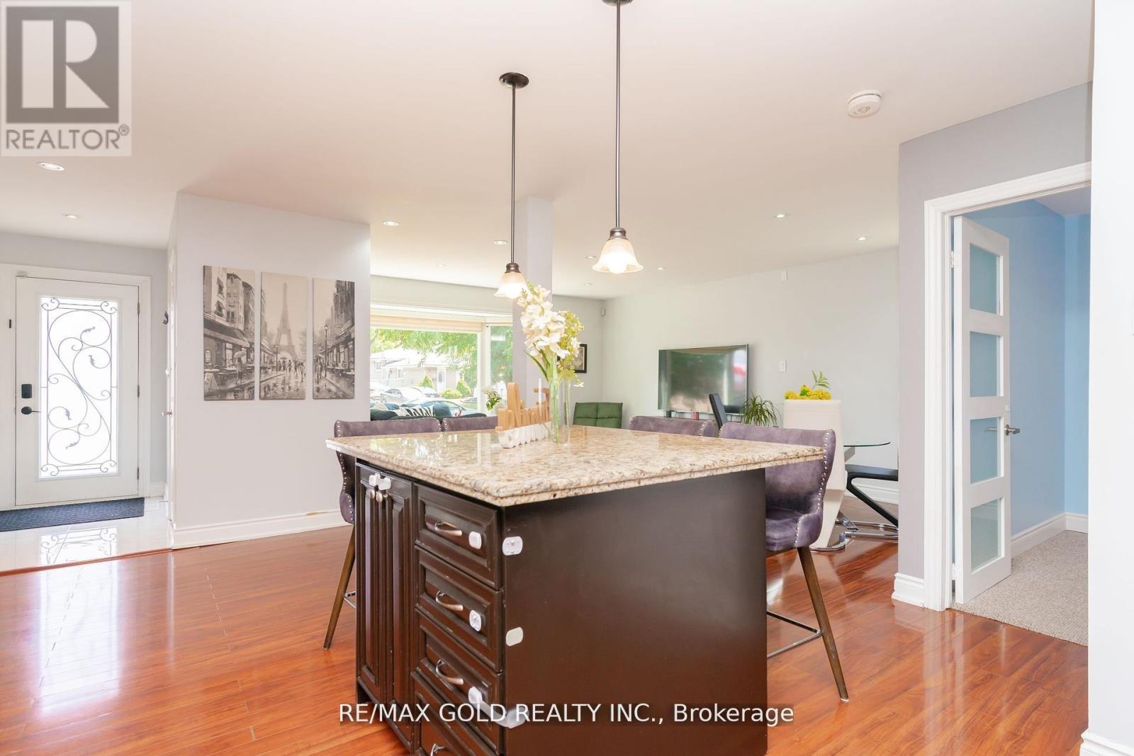 10 Brookdale Crescent, Brampton, Ontario  L6T 1M7 - Photo 12 - W12511436