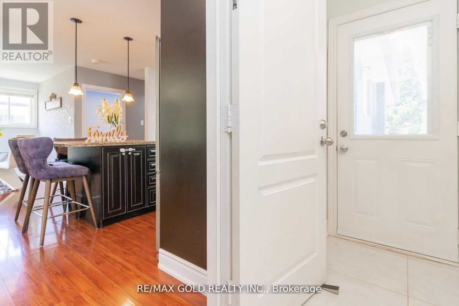 10 Brookdale Crescent, Brampton, Ontario  L6T 1M7 - Photo 24 - W12511436