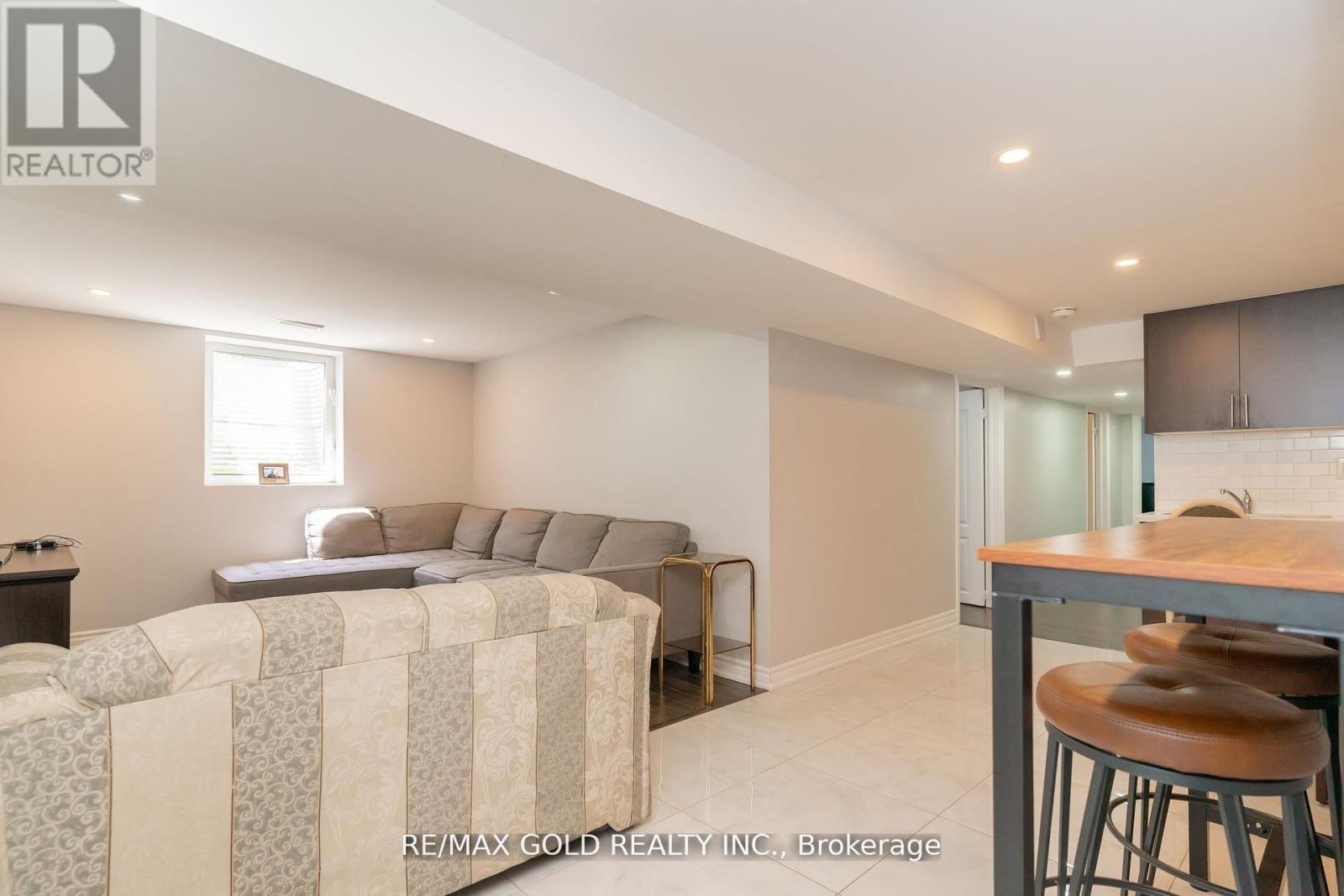 10 Brookdale Crescent, Brampton, Ontario  L6T 1M7 - Photo 25 - W12511436