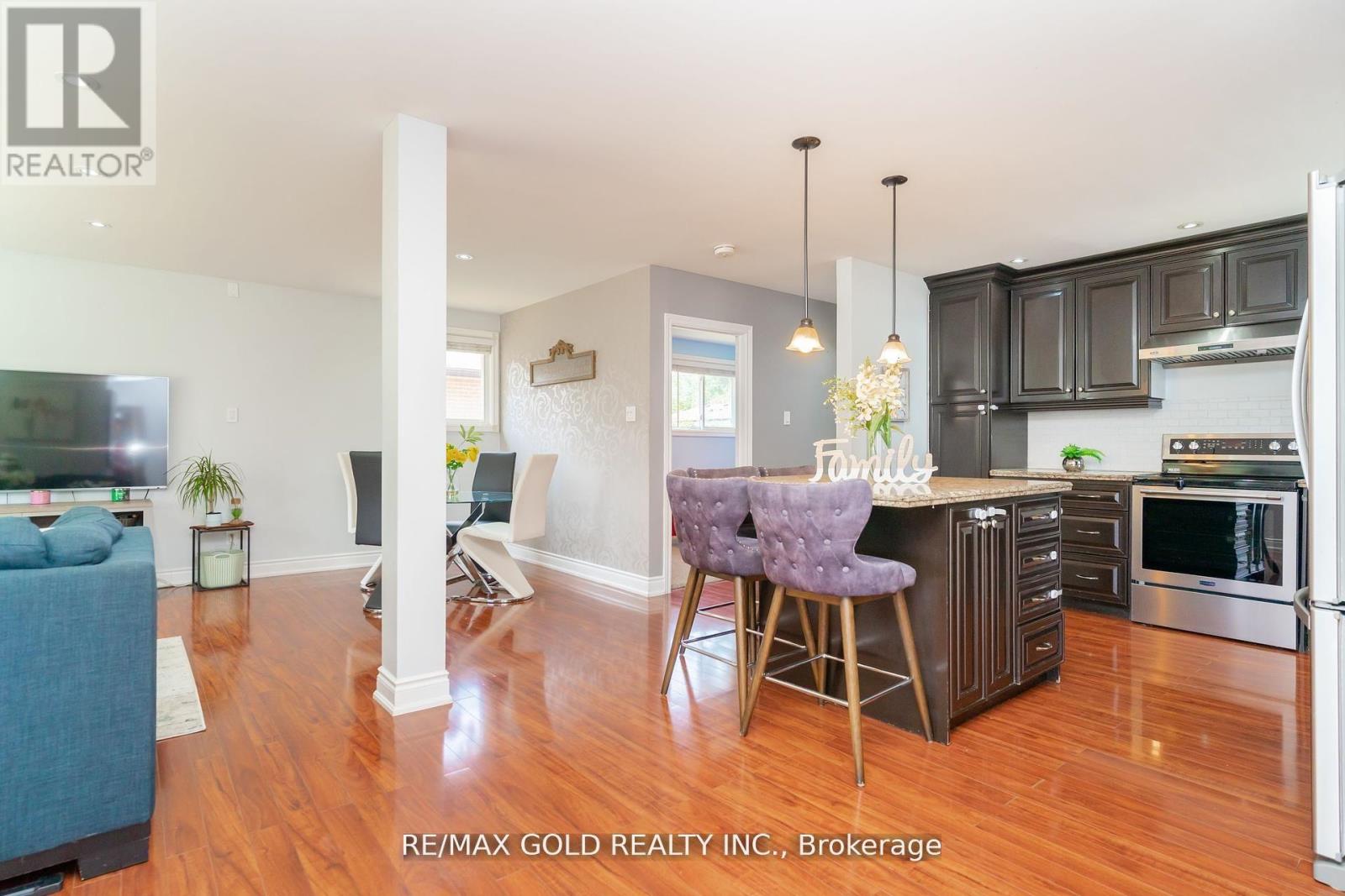 10 Brookdale Crescent, Brampton, Ontario  L6T 1M7 - Photo 5 - W12511436