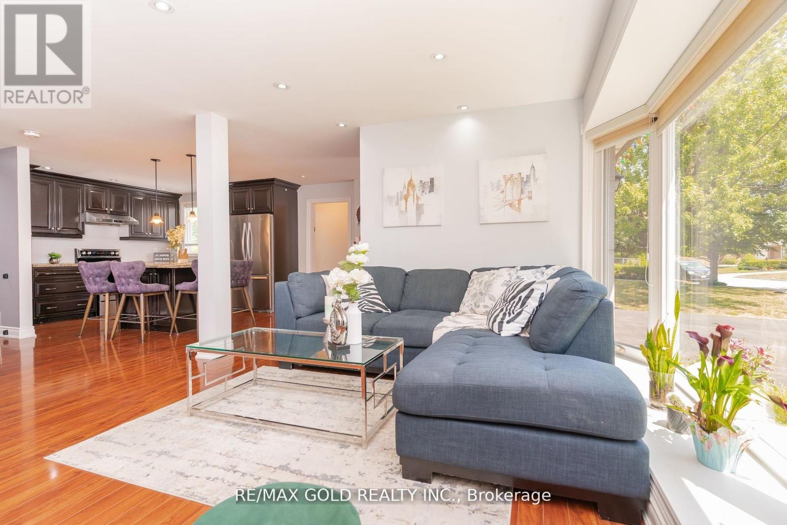 10 Brookdale Crescent, Brampton, Ontario  L6T 1M7 - Photo 8 - W12511436