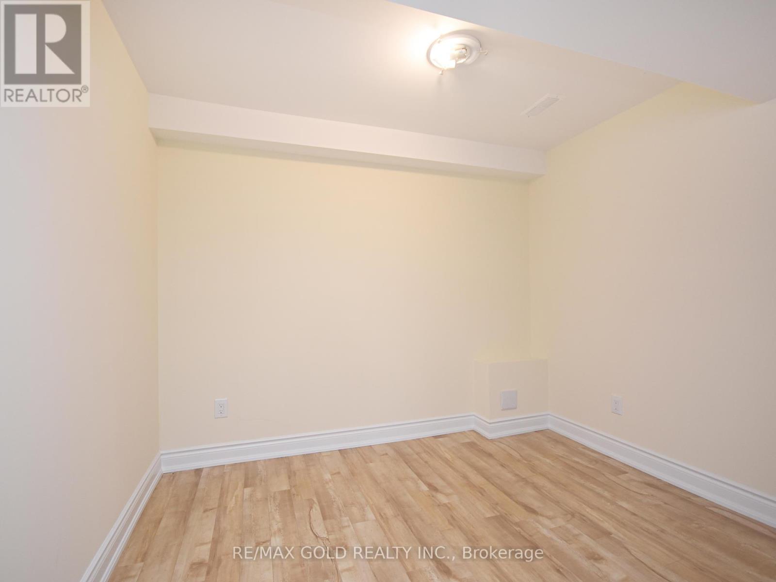 Lower - 110 Banbridge Crescent, Brampton, Ontario L6X 5M2 - Photo 11 - W12511450