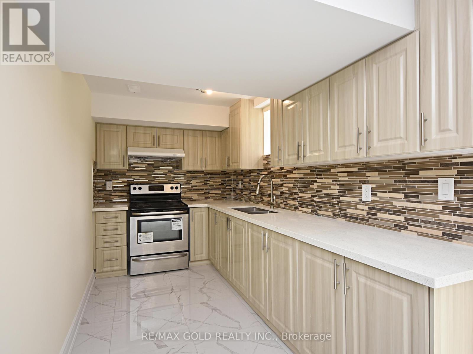 Lower - 110 Banbridge Crescent, Brampton, Ontario L6X 5M2 - Photo 7 - W12511450