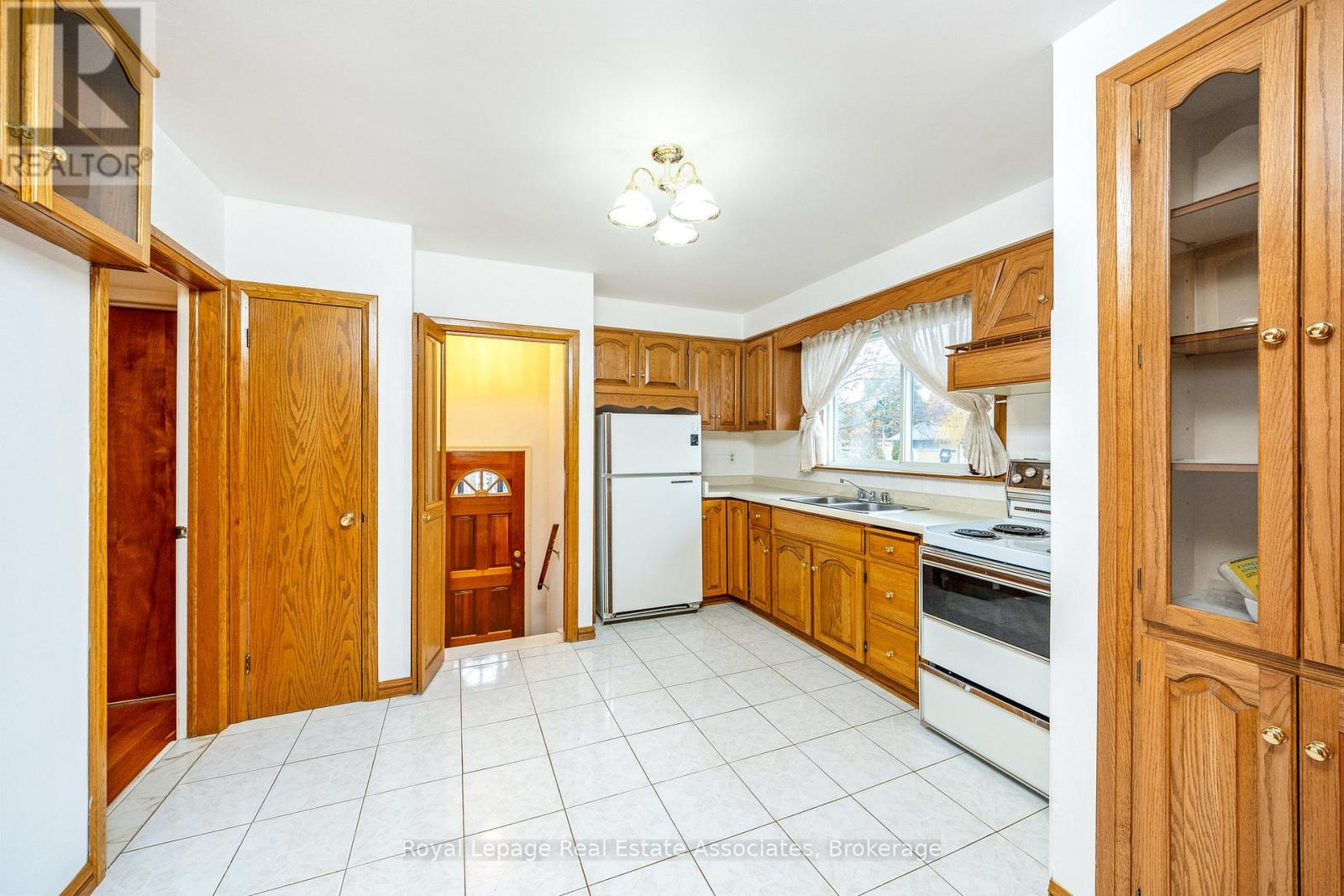 102 Longfield Road, Halton Hills, Ontario  L7G 2K4 - Photo 11 - W12511462