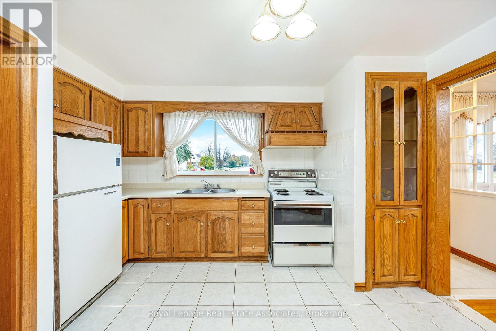 102 Longfield Road, Halton Hills, Ontario  L7G 2K4 - Photo 12 - W12511462