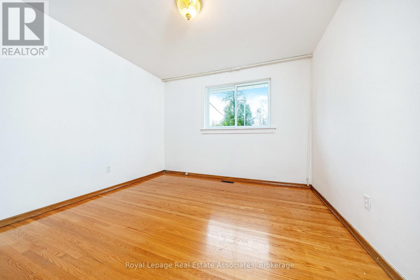 102 Longfield Road, Halton Hills, Ontario  L7G 2K4 - Photo 15 - W12511462