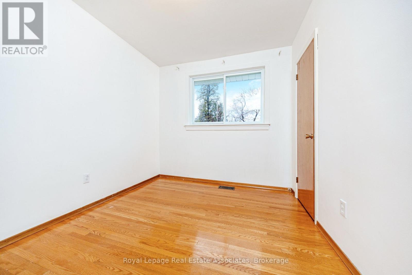 102 Longfield Road, Halton Hills, Ontario  L7G 2K4 - Photo 17 - W12511462