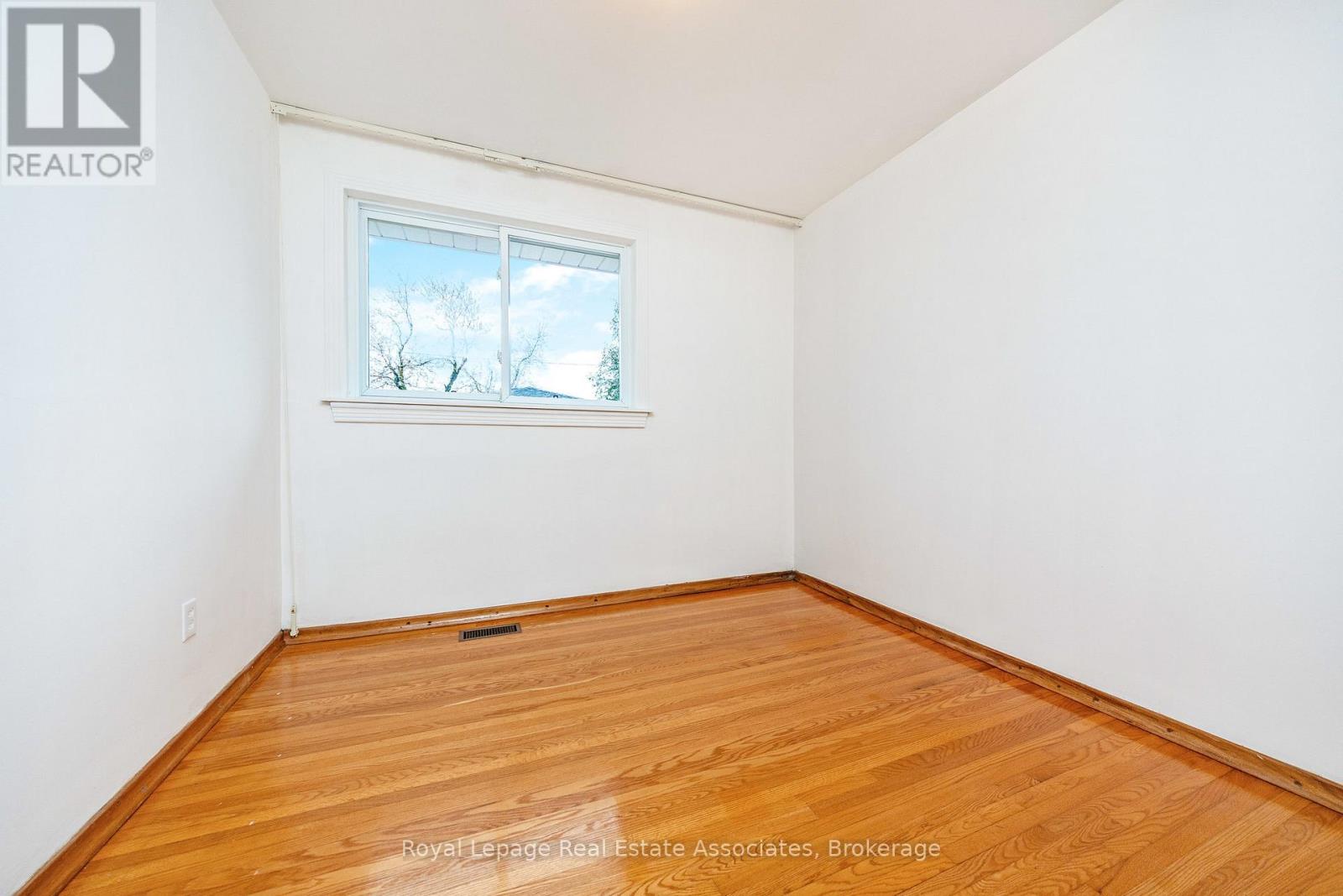 102 Longfield Road, Halton Hills, Ontario  L7G 2K4 - Photo 19 - W12511462