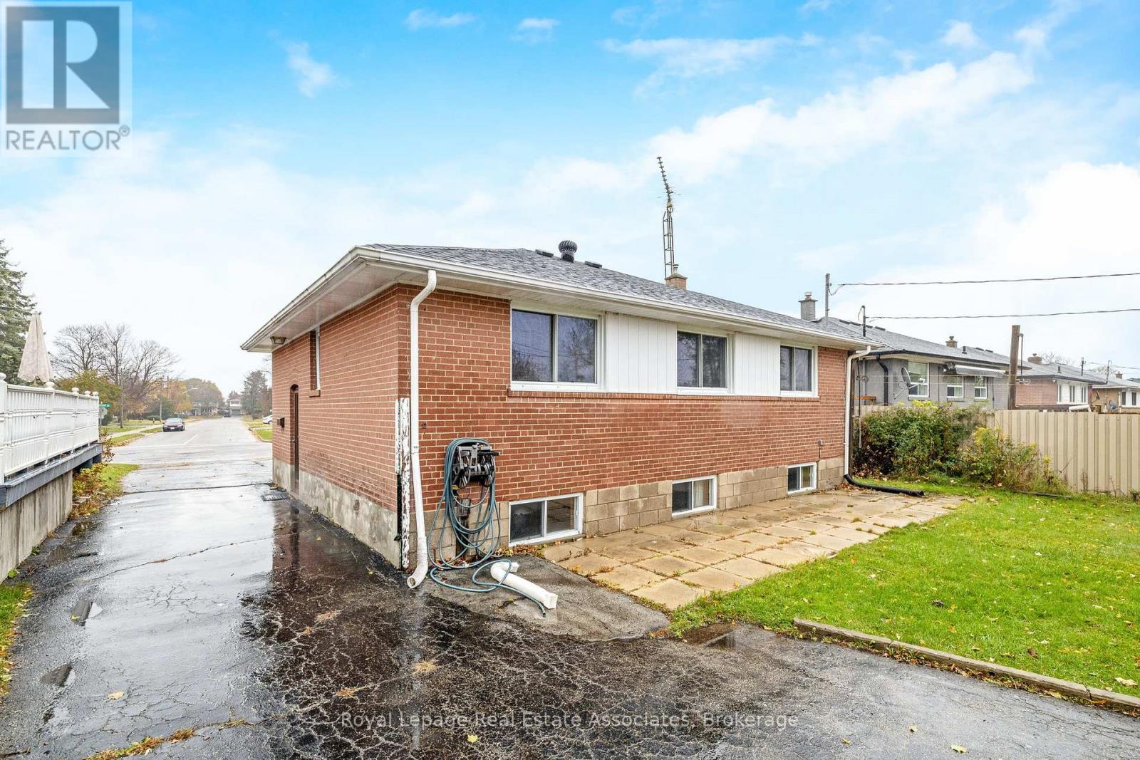 102 Longfield Road, Halton Hills, Ontario  L7G 2K4 - Photo 28 - W12511462