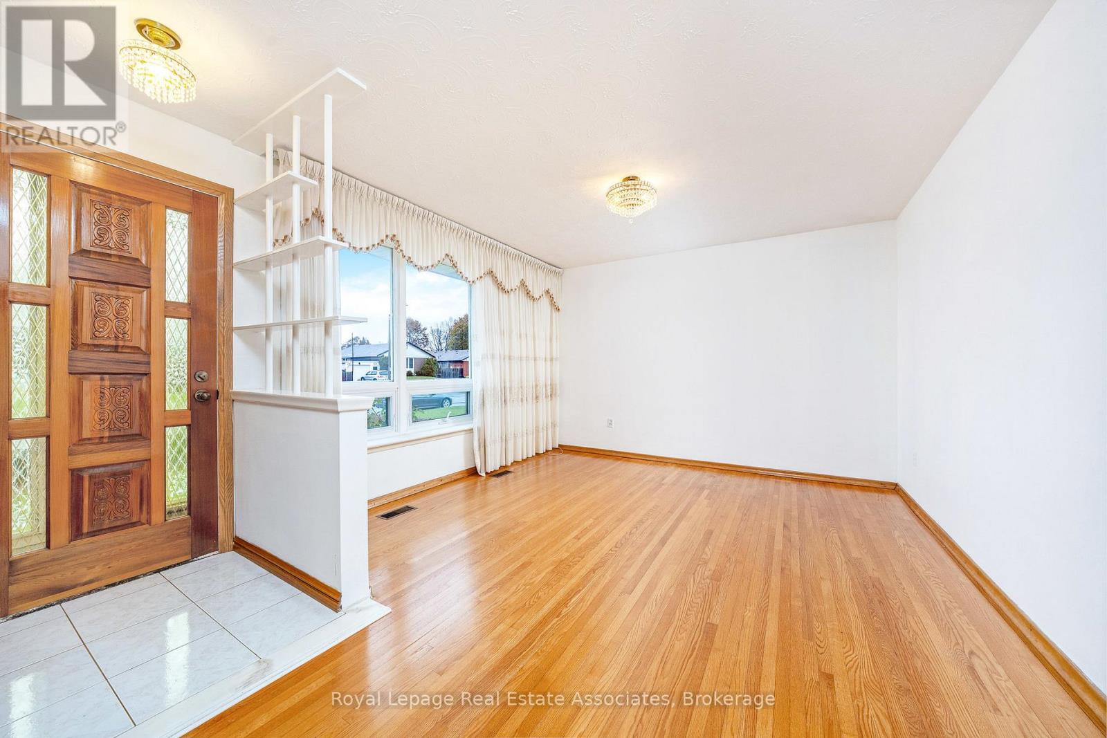 102 Longfield Road, Halton Hills, Ontario  L7G 2K4 - Photo 7 - W12511462