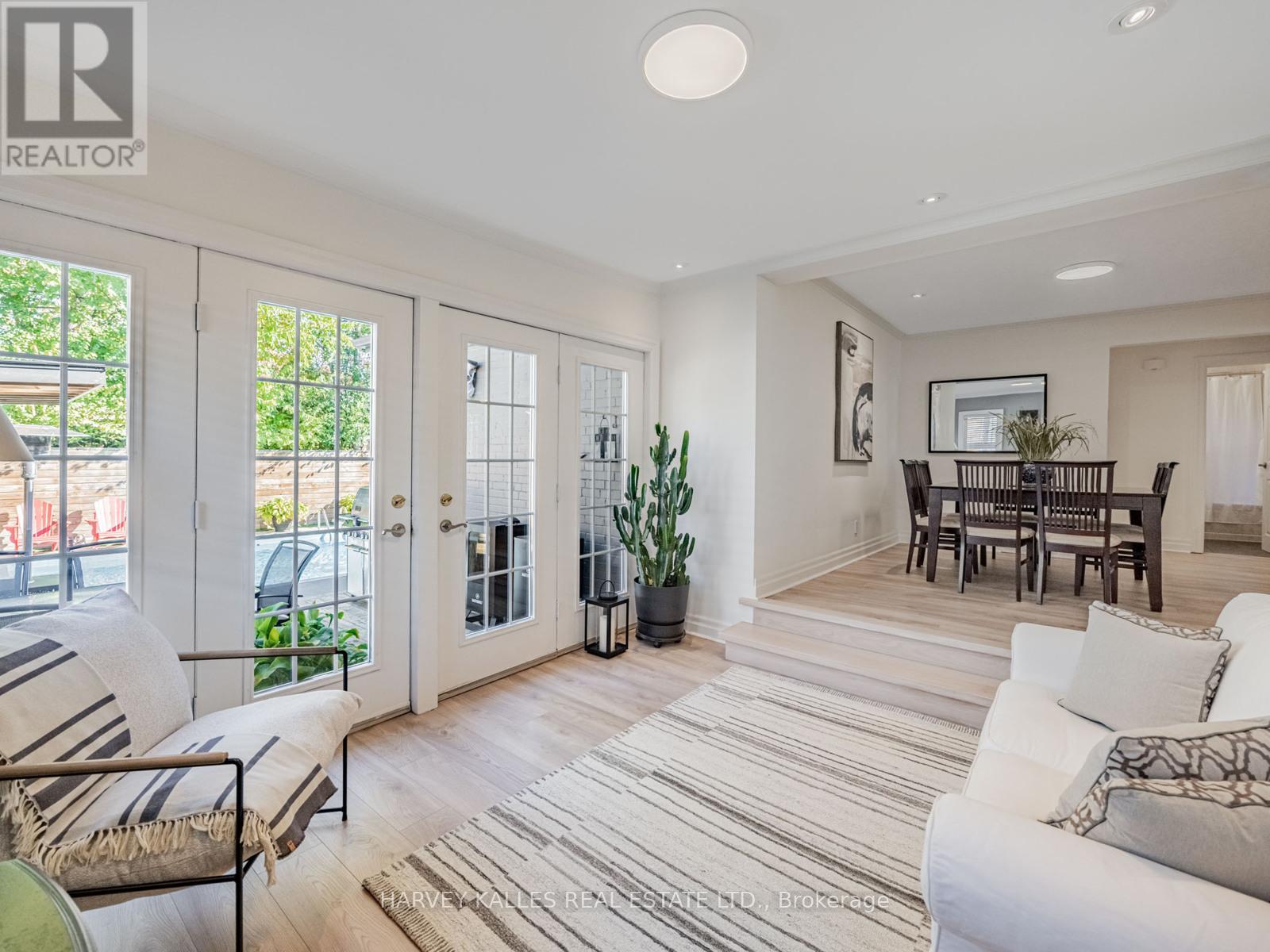 45 Harjolyn Drive, Toronto, Ontario  M9B 3V3 - Photo 11 - W12511466