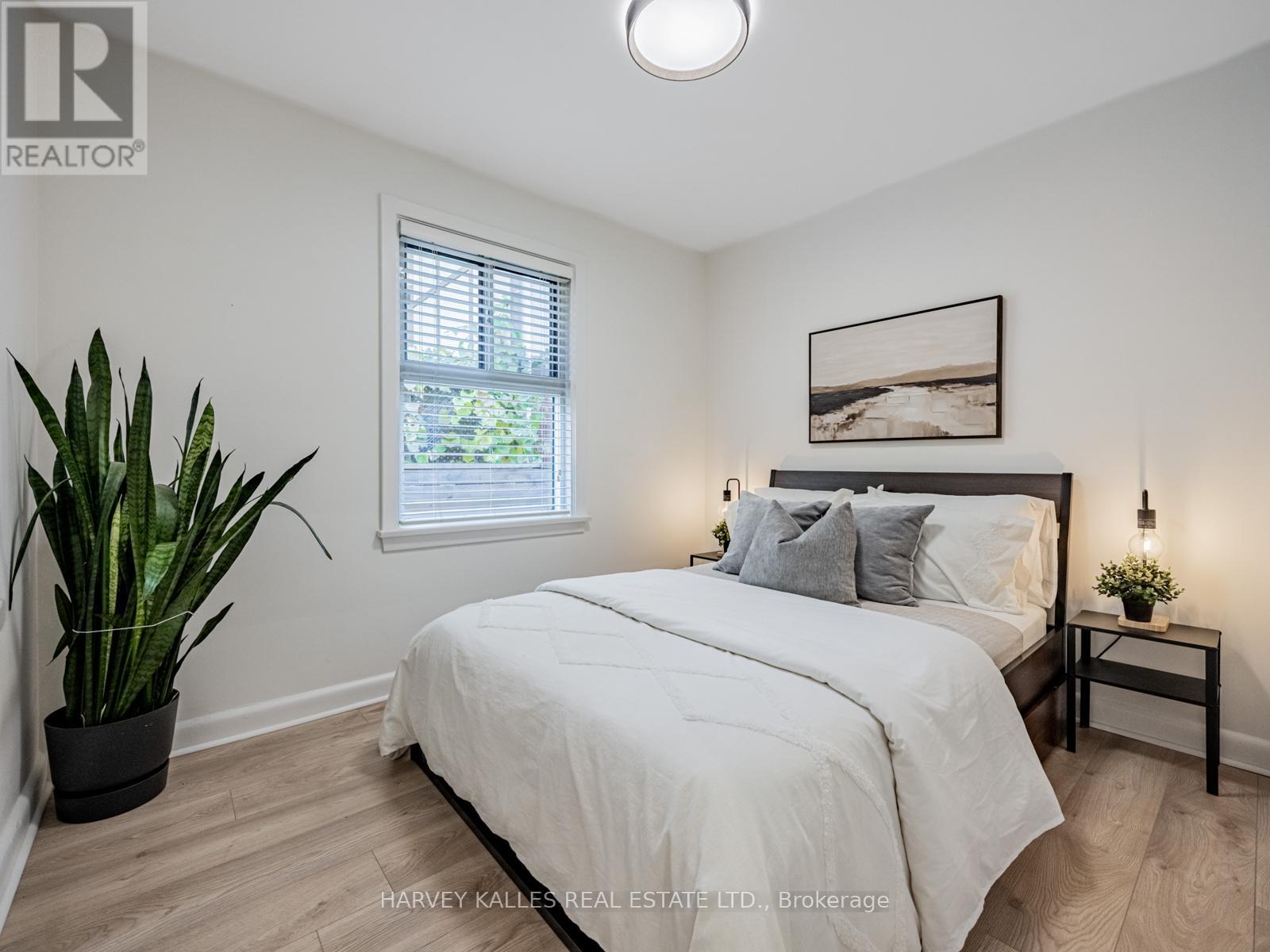 45 Harjolyn Drive, Toronto, Ontario  M9B 3V3 - Photo 16 - W12511466