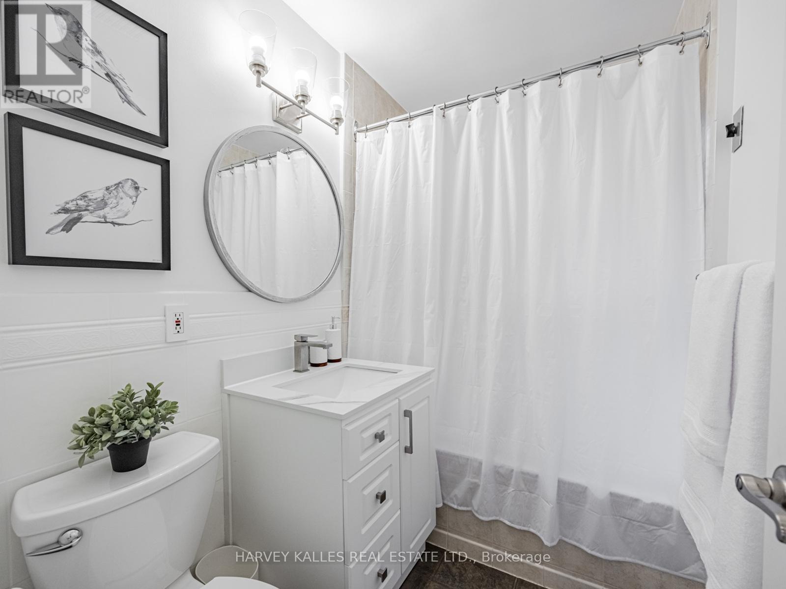 45 Harjolyn Drive, Toronto, Ontario  M9B 3V3 - Photo 17 - W12511466