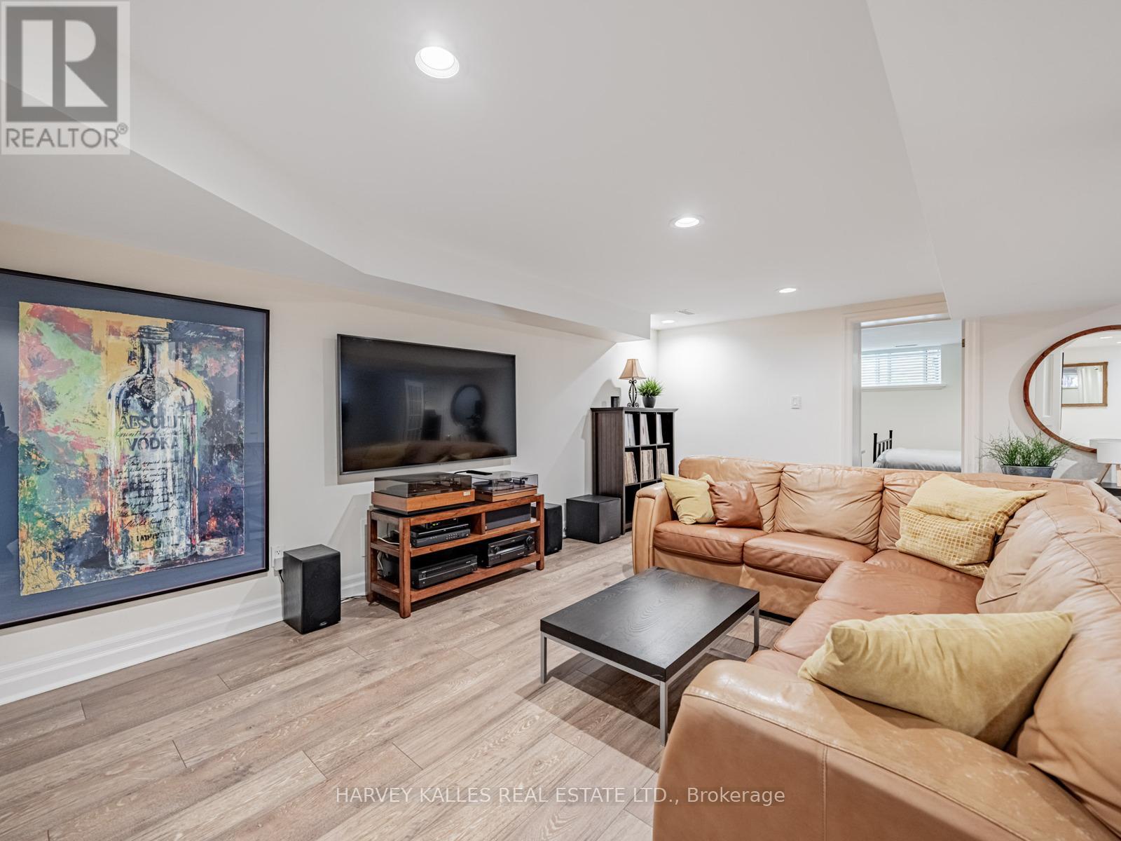 45 Harjolyn Drive, Toronto, Ontario  M9B 3V3 - Photo 18 - W12511466