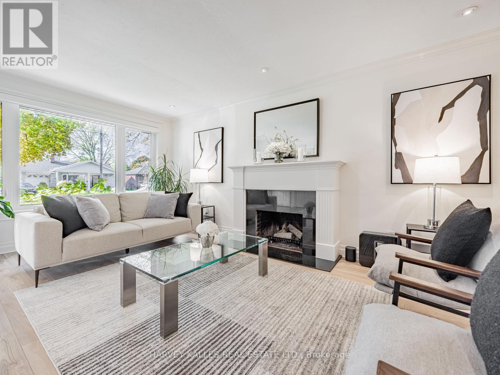 45 Harjolyn Drive, Toronto, Ontario  M9B 3V3 - Photo 2 - W12511466