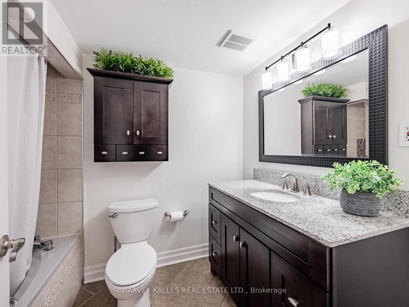 45 Harjolyn Drive, Toronto, Ontario  M9B 3V3 - Photo 24 - W12511466